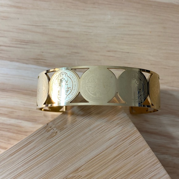 Jewelry - COIN BRACLET